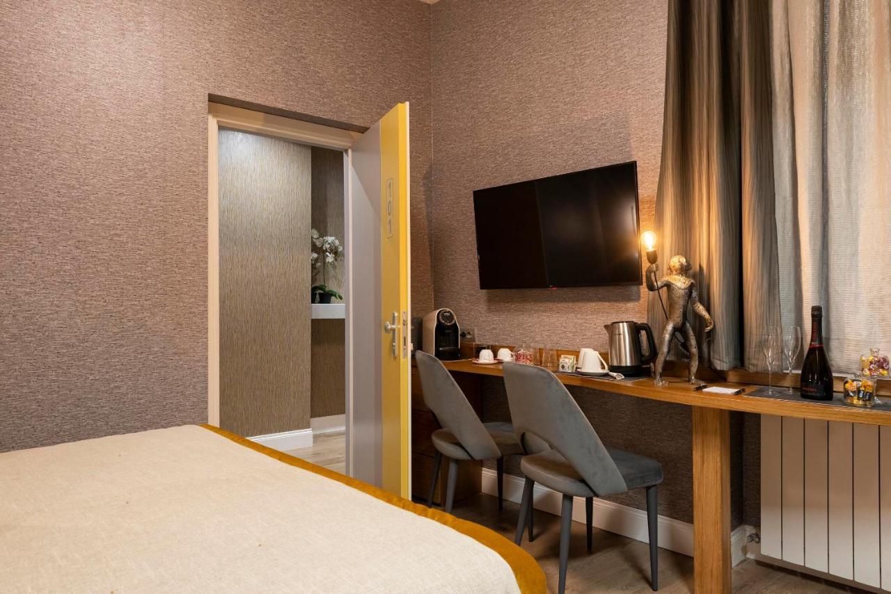 Royal Corso Guest house